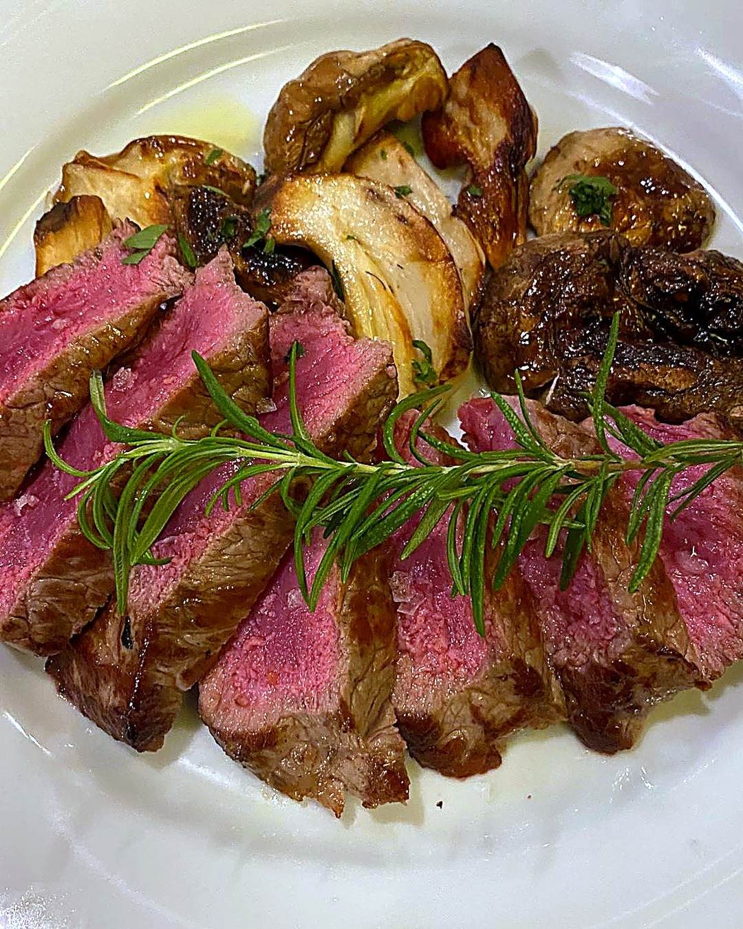 Tagliata di manzo con porcini
