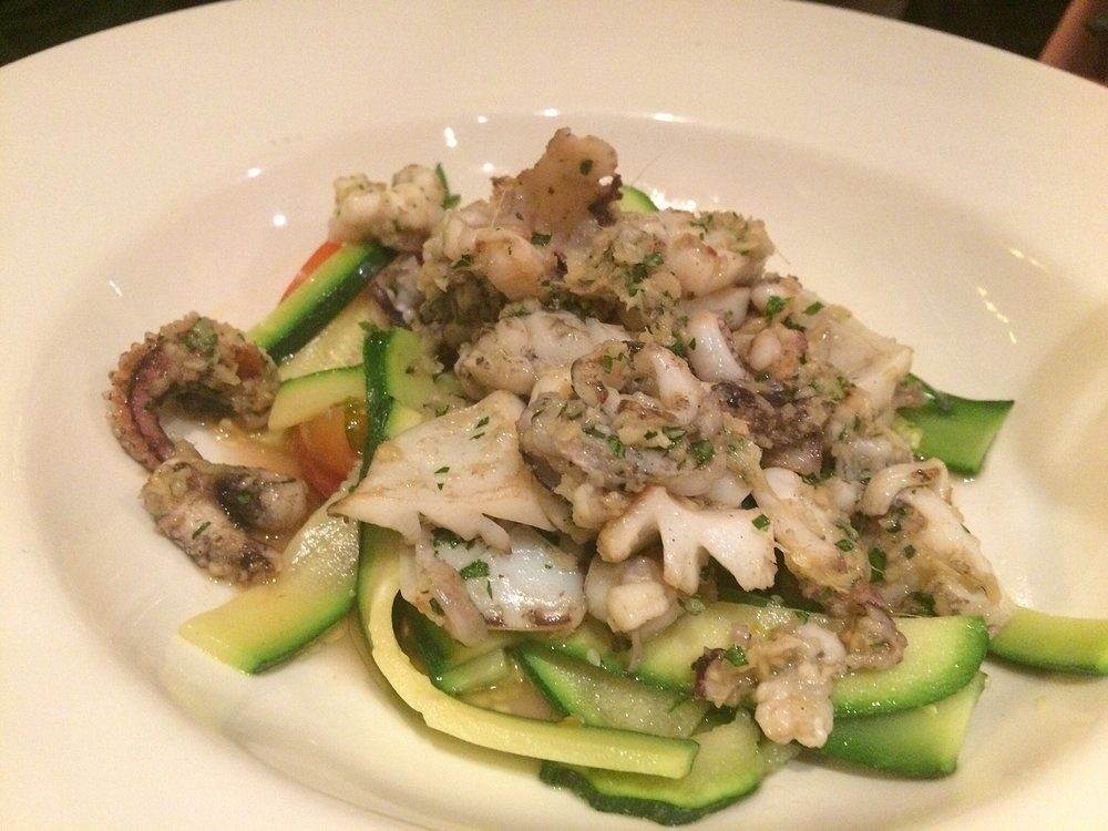 Frutti di mare su zucchine a nastro